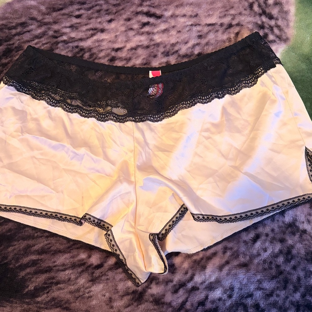 Cosmopolitan Black and Cream Lace lingerie